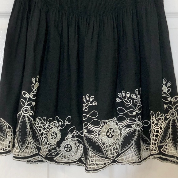 Forever 21 embroidered trim skirt size medium - Picture 2 of 7
